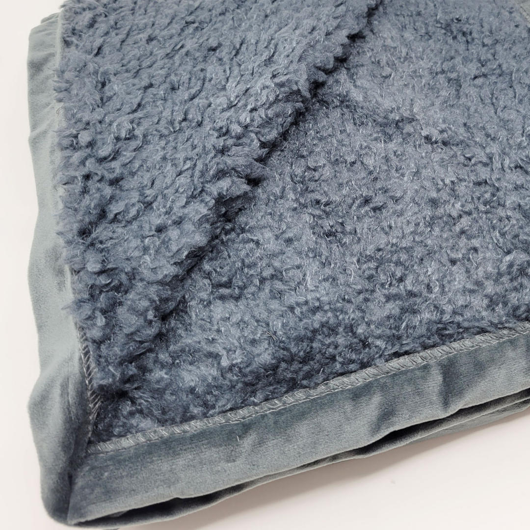 Rural Llama Throw: Soft Faux Fur & Faux Llama Wool